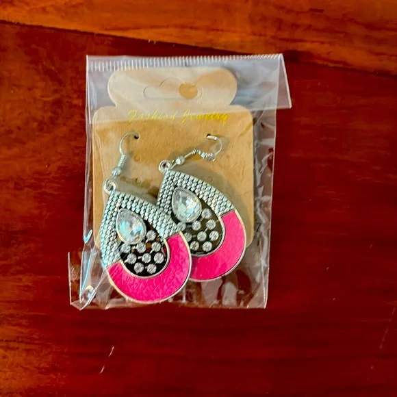 NWT Beaded large Pink Earrings - Picture 2 of 3